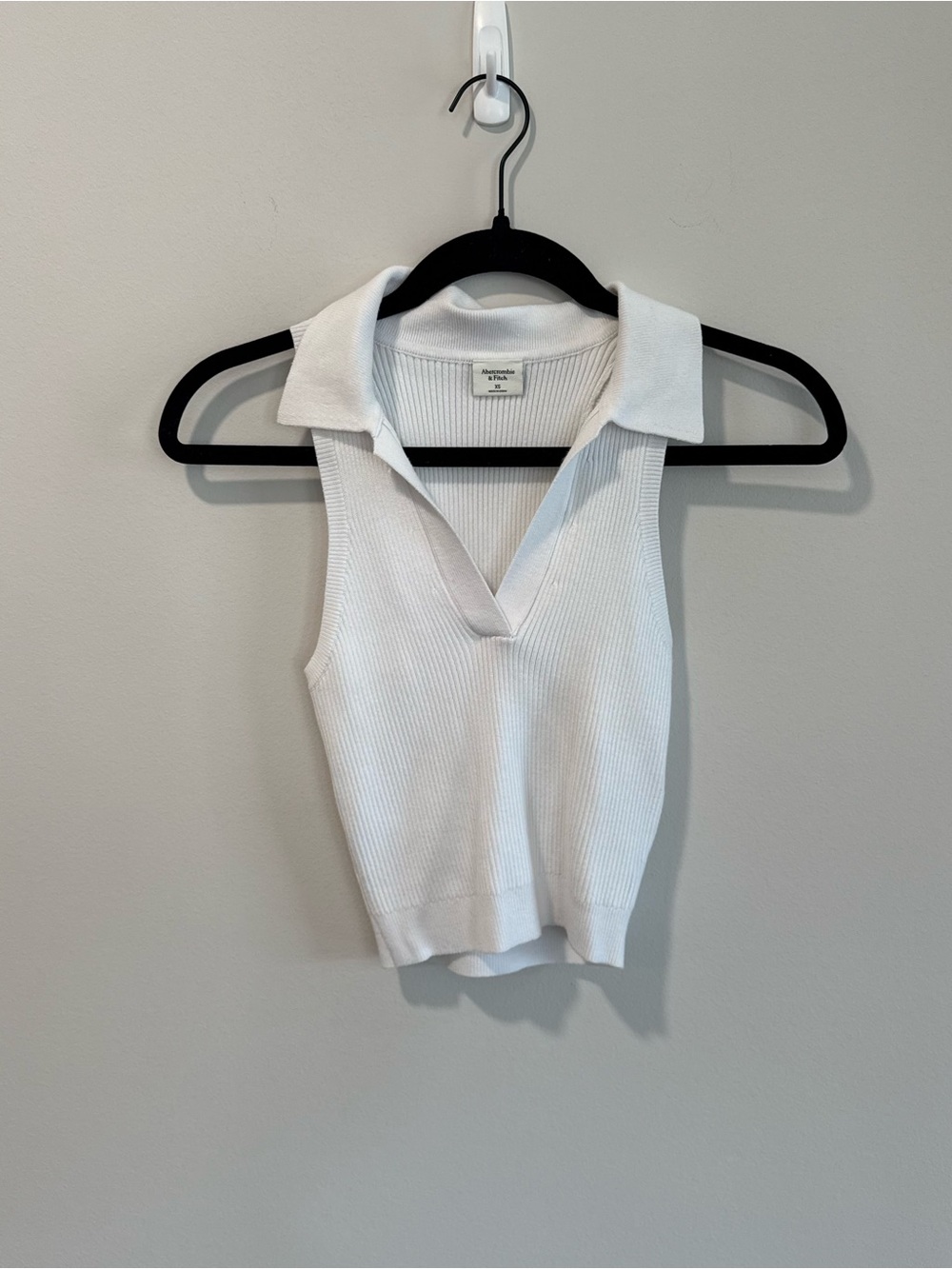 NWT Abercrombie & Fitch White Ribbed Collared Tank